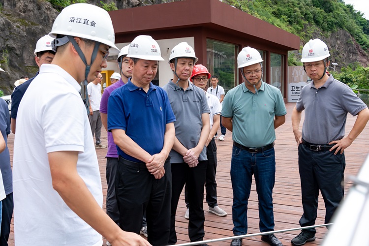 7月24日ag亚州游戏集团官网公司党委委员副总经理刘勇赴沿江宜金公司开展汛期安全包保检查 - 副本.jpg