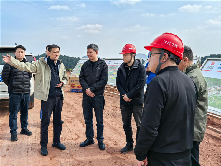 ag亚州游戏集团官网公司党委委员、副总经理刘勇赴成南公司调研督导成南扩容、遂渝扩容项目建设推进工作.jpg